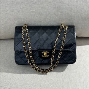 CHANEL Vintage Black Quilted Flap Bag GHW Medium